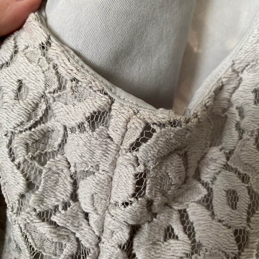 LOFT Dove Gray Lace Peplum Sleeveless Top ⬜️ - Picture 8 of 13
